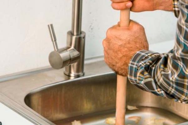 7 cosas que nunca debes tirar por el fregadero